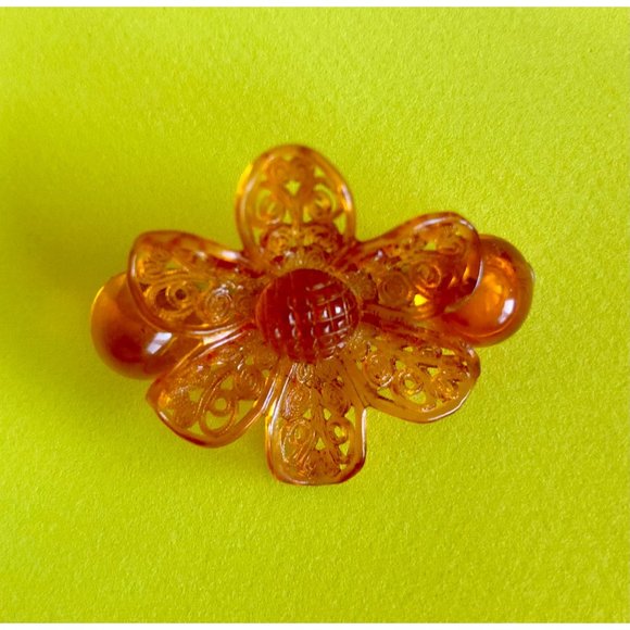 Delicate Vintage Celluloid 1940s Flower Brooch - Picture 3 of 5
